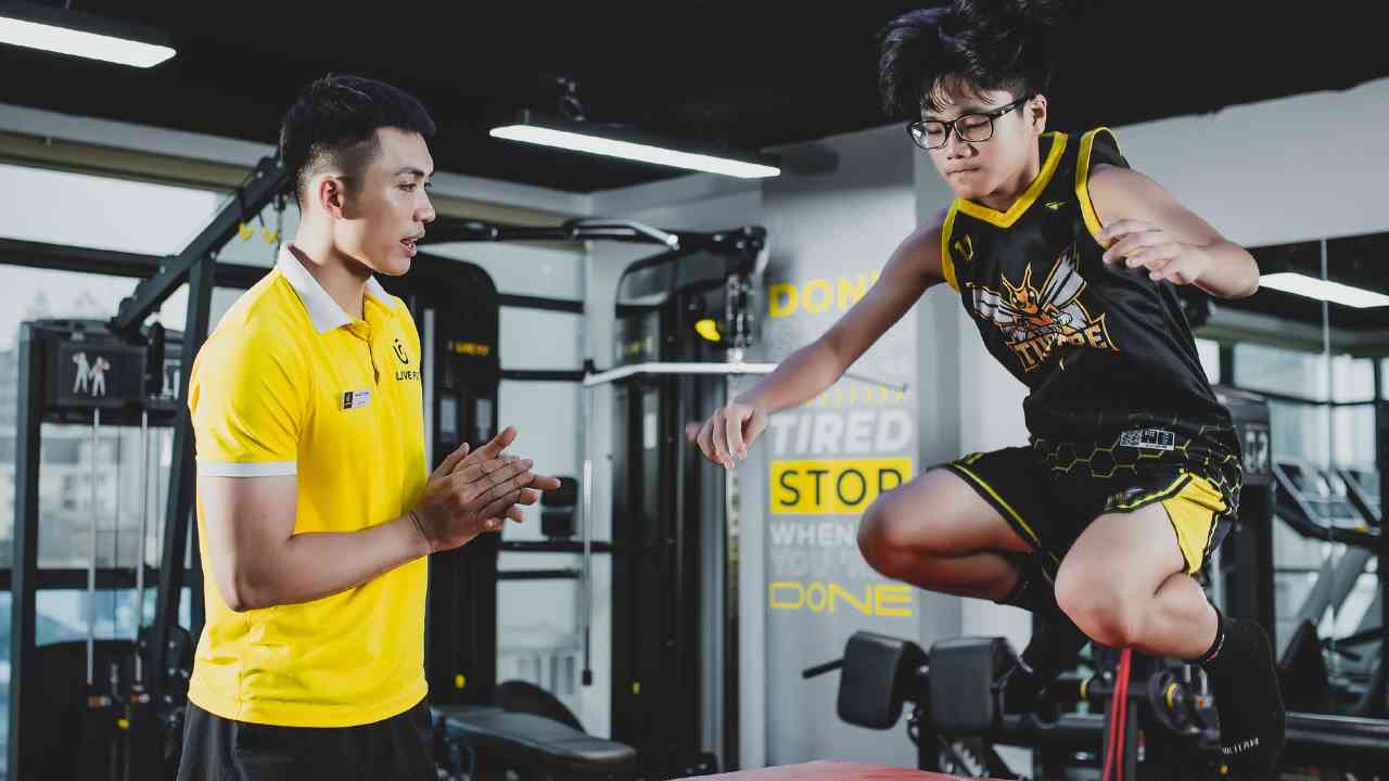 Bài tập nhảy cao giúp nâng cao kỹ năng phản xạ cho bé tại Live Fit Kid