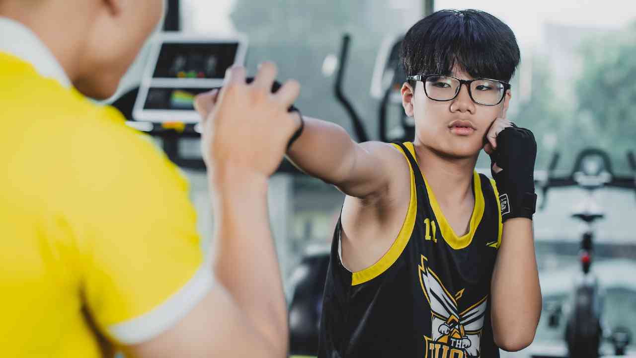Bài tập boxing hỗ trợ nâng cao kỹ năng phản xạ cho bé tại Live Fit Kid